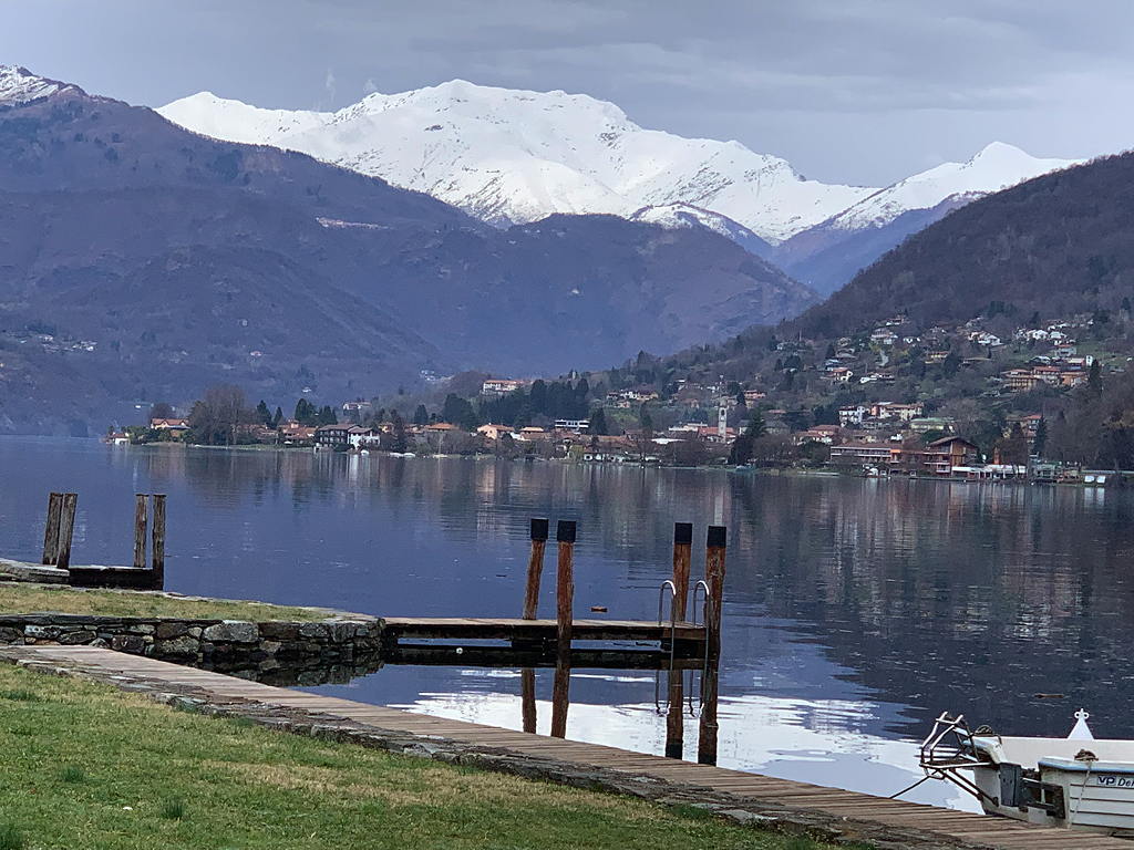 6 - Orta San Giulio, appartamento fronte lago d'Orta
con balcone, box auto e giardino privato Orta San Giulio